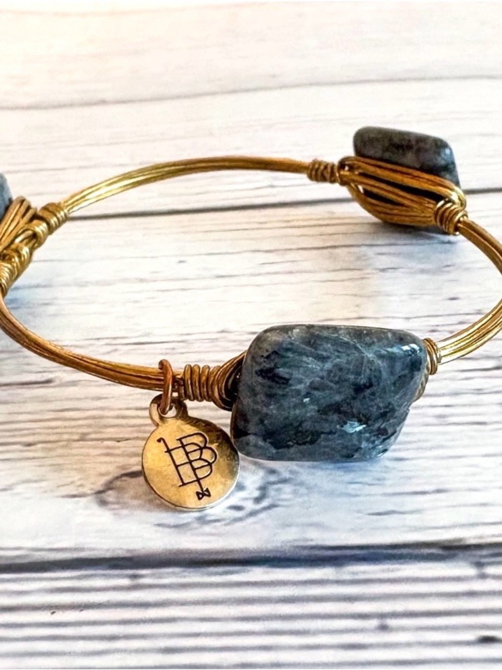 Bourbon & Boweties Gray Black Stone Gold Tone Wire Bangle Bracelet